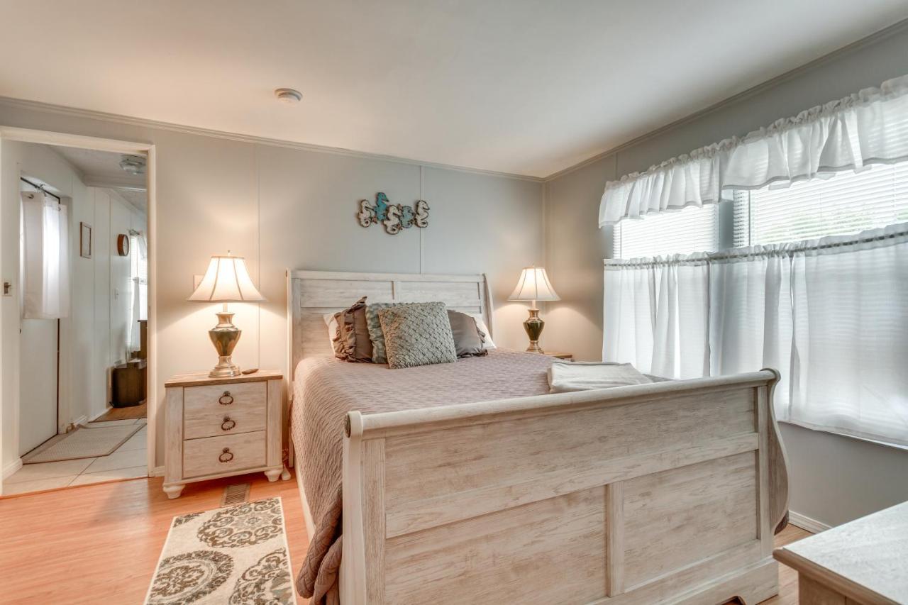 Bright Pensacola Home With Backyard - Pets Welcome! ภายนอก รูปภาพ